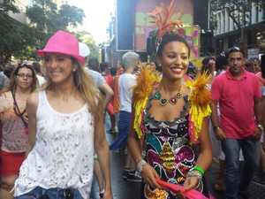 Ticiane Pinheiro e Sheron Menezzes no bloco da Preta Gil no Rio de Janeiro (Foto: Isac Luz / EGO)