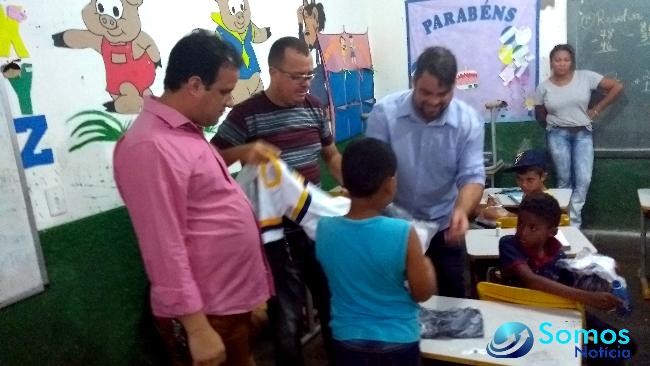 Entrega de uniforme escolar IMG 20170904 170823459