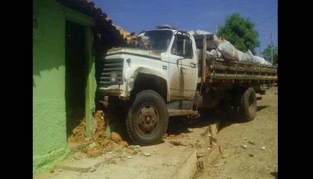 criança morre atropelada caminhão desgovernado