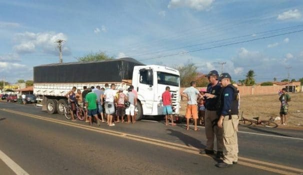 garupa acidente em campo maior carreta moto