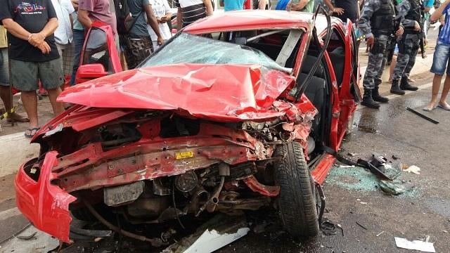 colisão com carreta acidente motorista ferido