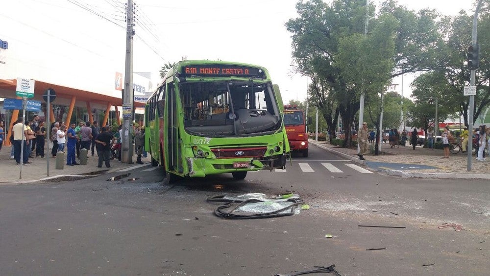 acidente colisão entre ônibus coletivos teresina timon três andares