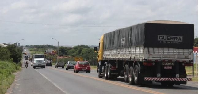 trânsito parado manifestação na BR-116 energia elétrica prf