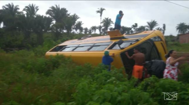 onibus escolar maranhão capotamento professores