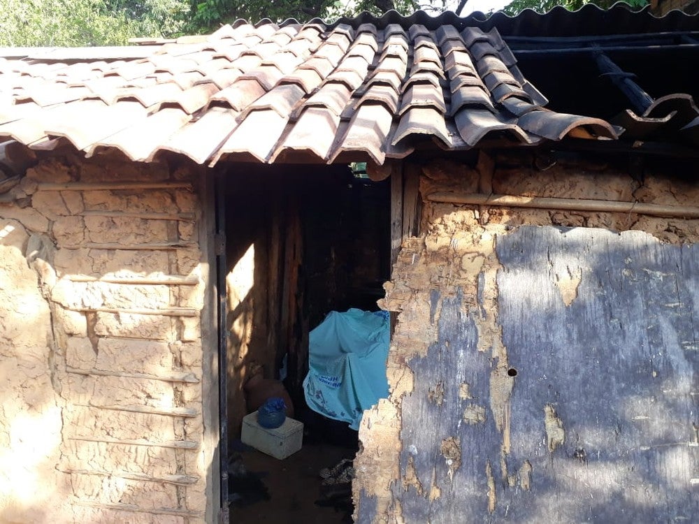 homem pedra mole incêndio casa