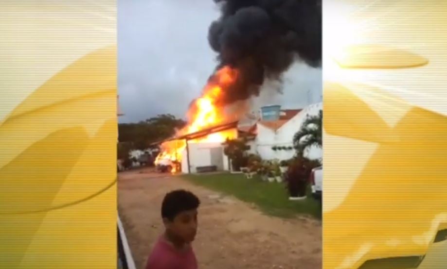 Van micro-ônibus incêndio parnaíba