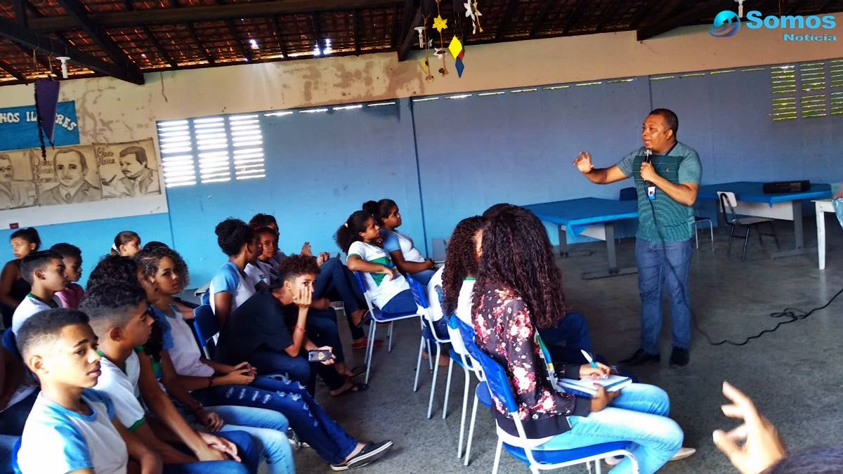 palestra sobre Reportagem Colégio Antonio Castro amarante