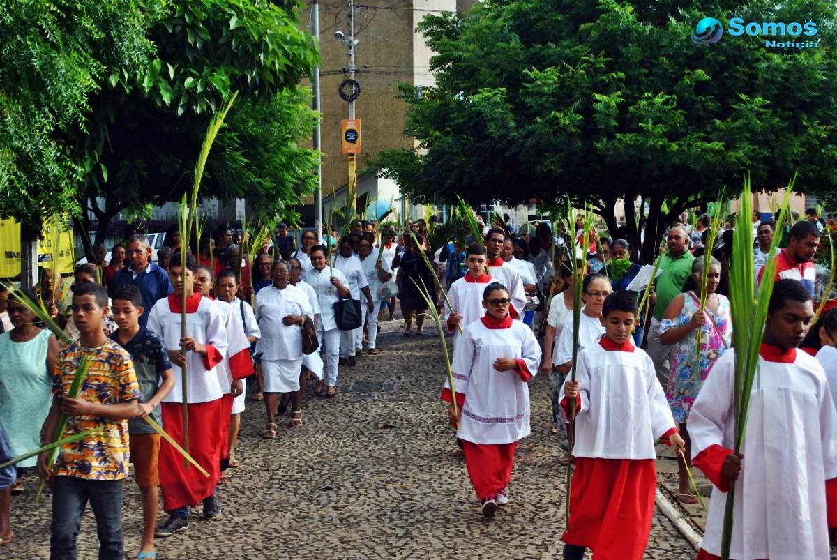 Missa e procissão no domingo de ramos, regeneração