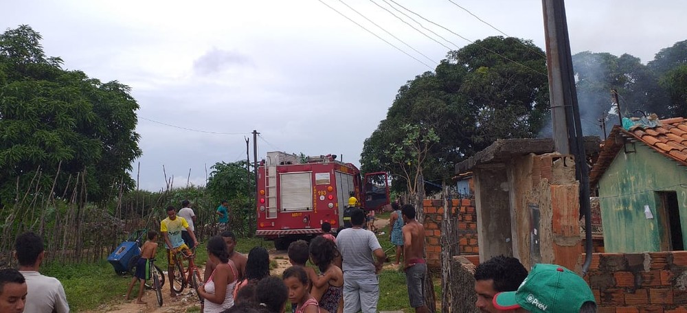 vizinhos do suspeito, vizinhos queimam casa em parnaíba