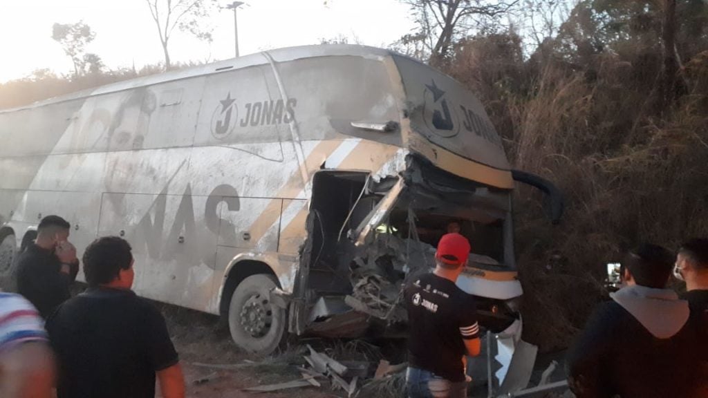 Ônibus do cantor Jonas Esticado tuntum maranhão