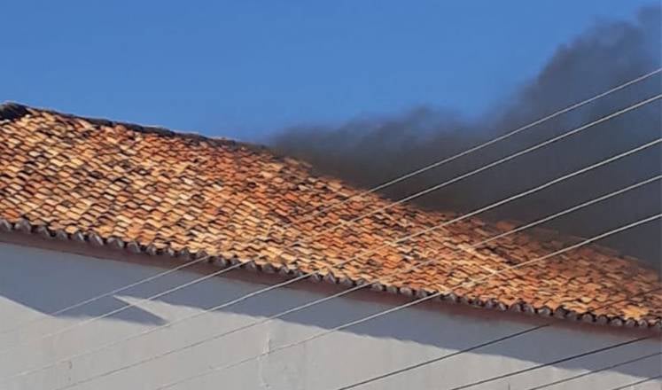 Sede da Prefeitura de Oeiras Sede da Prefeitura de Oeiras incêndio