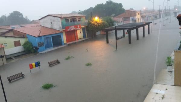 ruas alagadas em floriano nazária do piauí