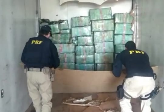 tonelada de maconha em fundo falso de caminhão Vale do Ribeira