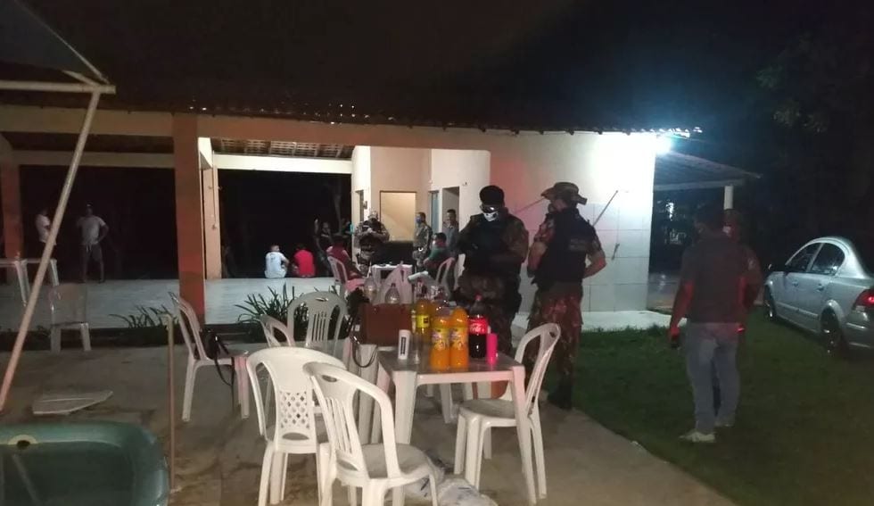 Festa com aglomeração de quase 28 pessoas teresina