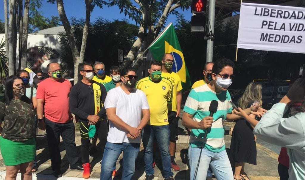 manifestação em Teresina pedindo reabertura dos comércios