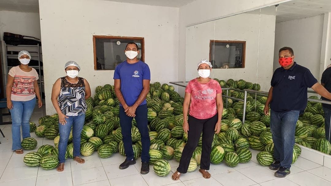 entrega de melancias em Amarante