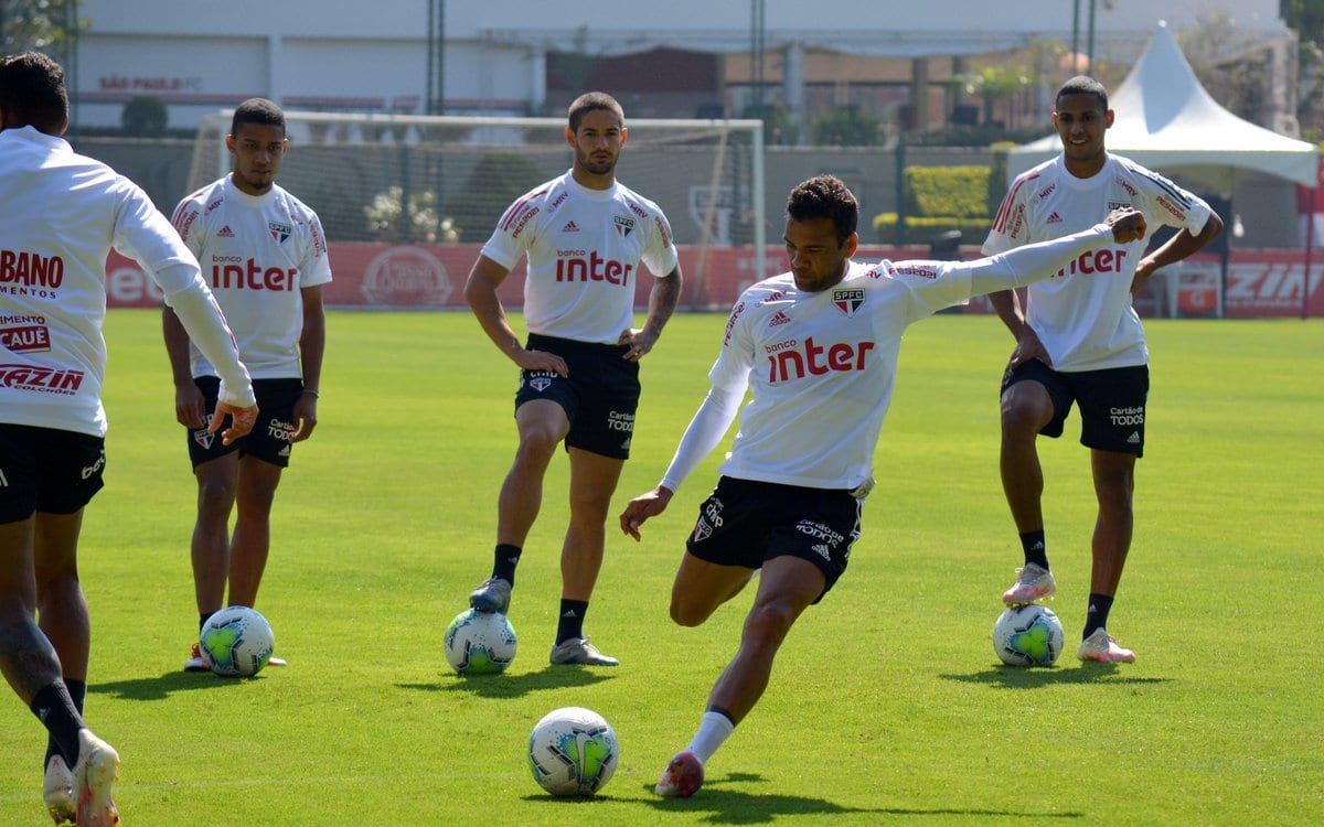 dez atletas do Goiás com covid-19 são paulo