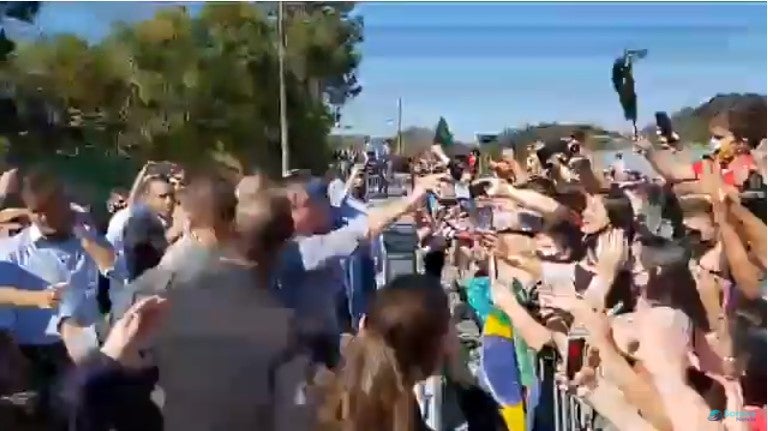 Apoiadores recebem Bolsonaro em Pariquera-Açu