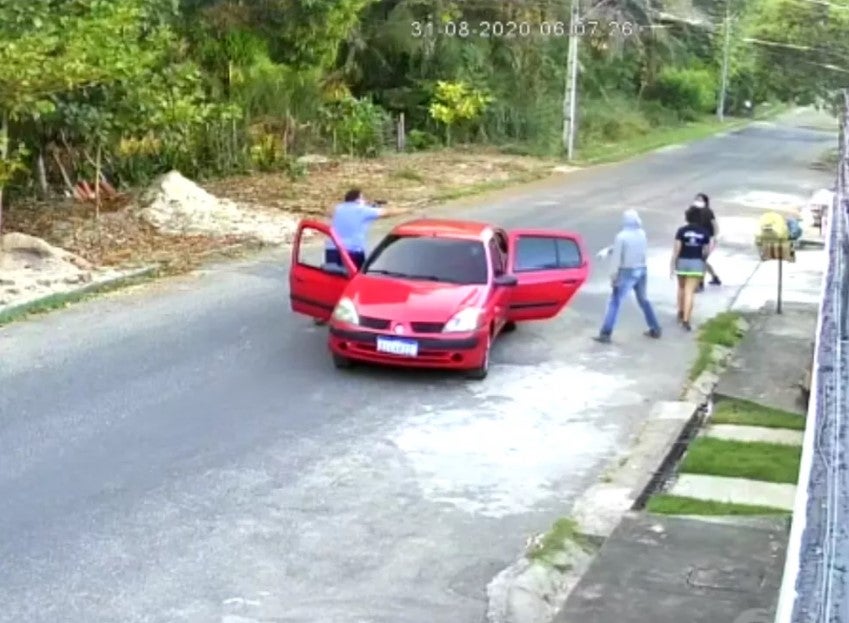 Assaltantes fazem arrastão em casa após raptarem mulheres em Teresina