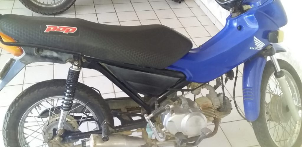 Em Amarante, moto com cano kadron é apreendida em ação da PM e PC