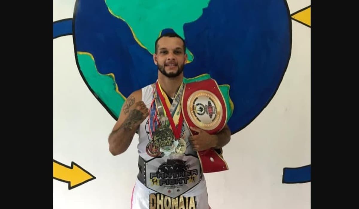 Jovem professor de Muay Thai cria projeto no Rio e leva lazer, entretenimento e educação