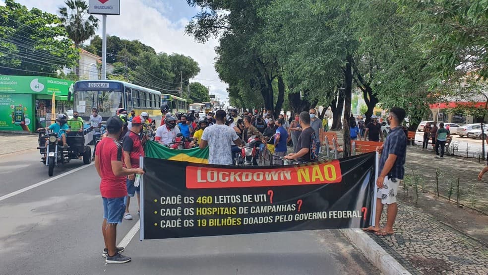 Funcionários e donos de bares fazem protesto em Teresina contra medidas restritivas