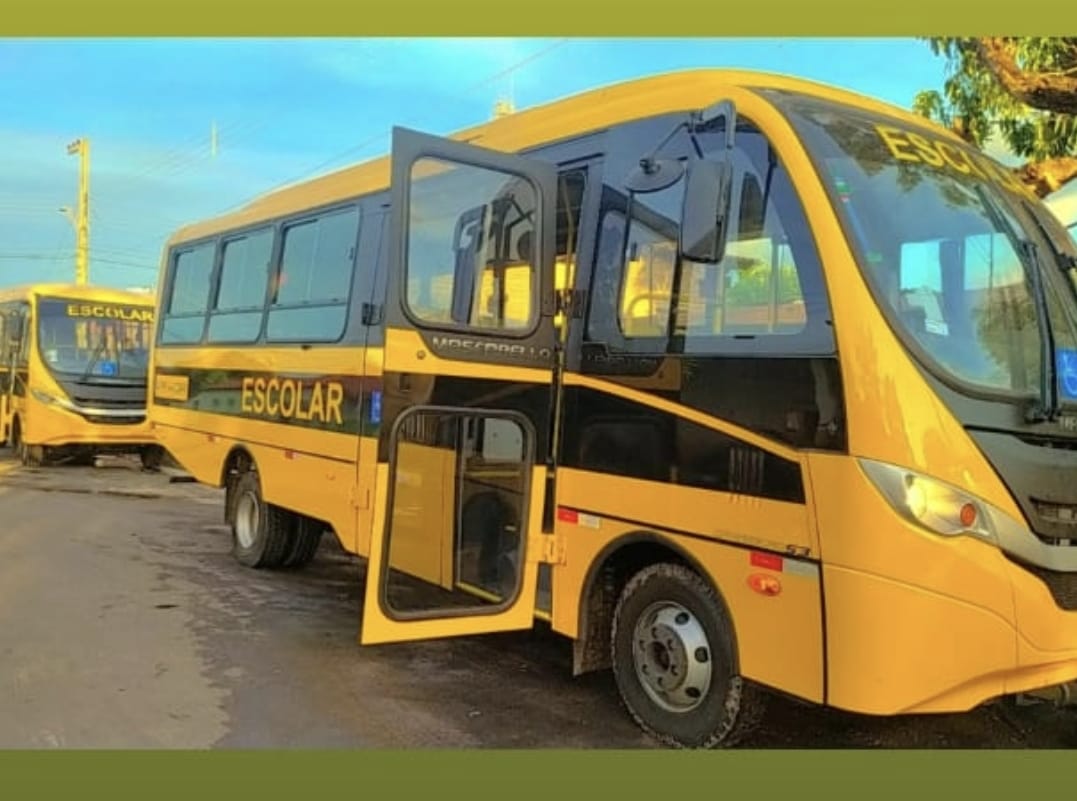 entrega de dois ônibus em são francisco do maranhão