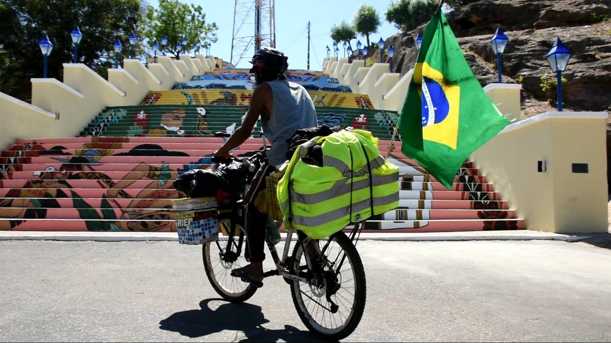 Gaúcho chega a Amarante após percorrer mais de 130 mil Km de bicicleta em 22 estados do Brasil