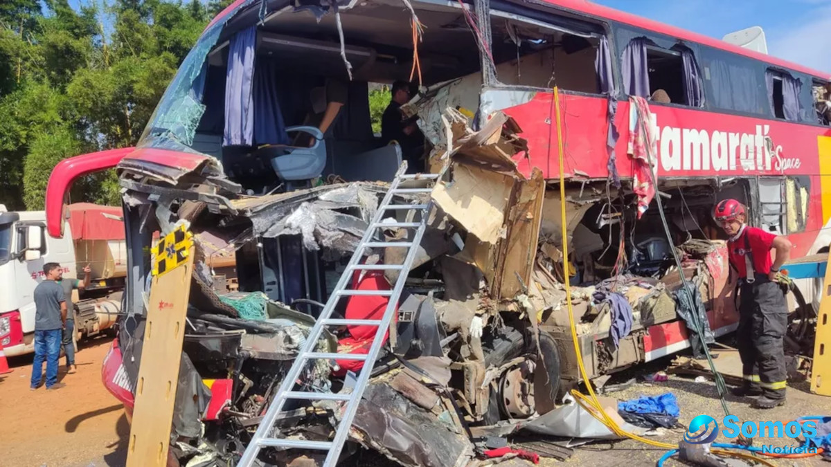 Colisão entre ônibus e carreta deixa 11 mortos no Mato Grosso