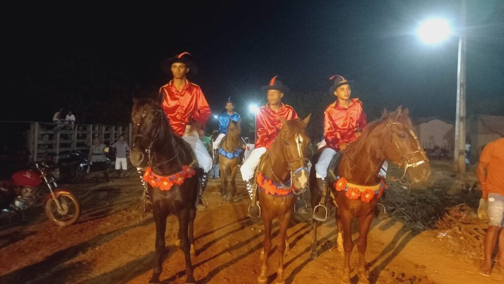 alunos desfile homenagem pátria