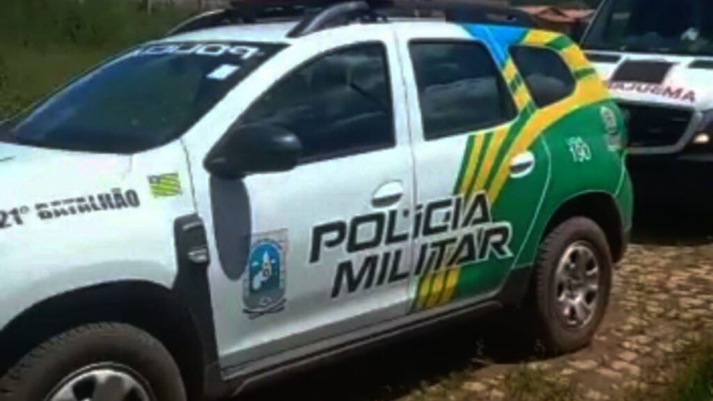 Mulher morre com tiro na cabeça na porta de casa, em Teresina