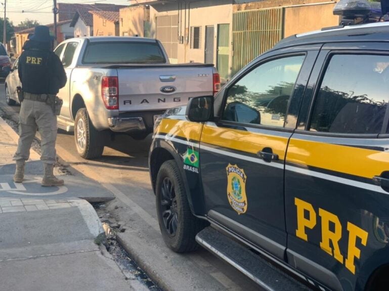 Polícia prende pai e filho por receptação de veículo no Sul do Piauí