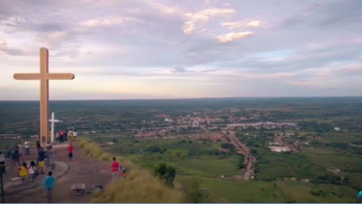 Prefeito Adelbarto anuncia instalação de ponto de apoio para prática de rapel e asa delta no Morro da Santa Cruz