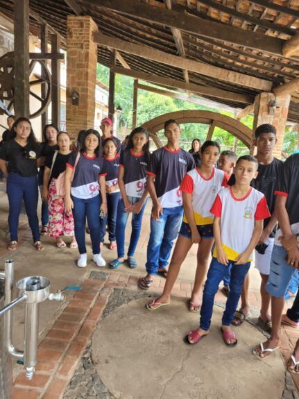 Alunos da escola Mãe Júlia, na Tapera, visitam pontos turísticos de Amarante