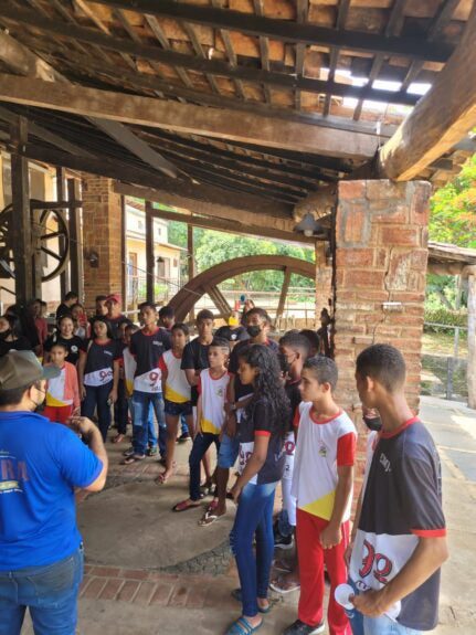 Alunos da escola Mãe Júlia, na Tapera, visitam pontos turísticos de Amarante