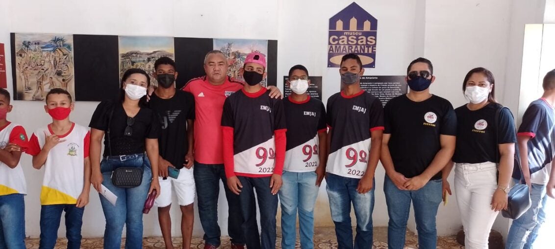 Alunos da escola Mãe Júlia, na Tapera, visitam pontos turísticos de Amarante