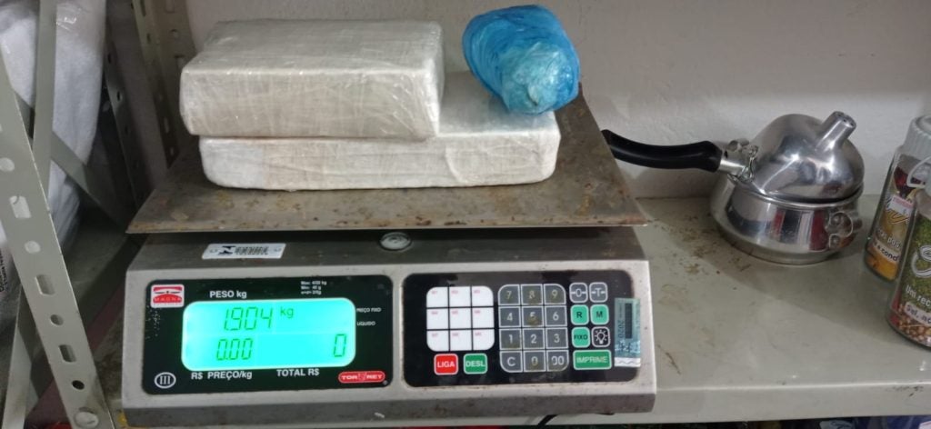 Força Tática do 20º BPM prende suspeito de tráfico com 1.9 kg de cocaína em Paulistana