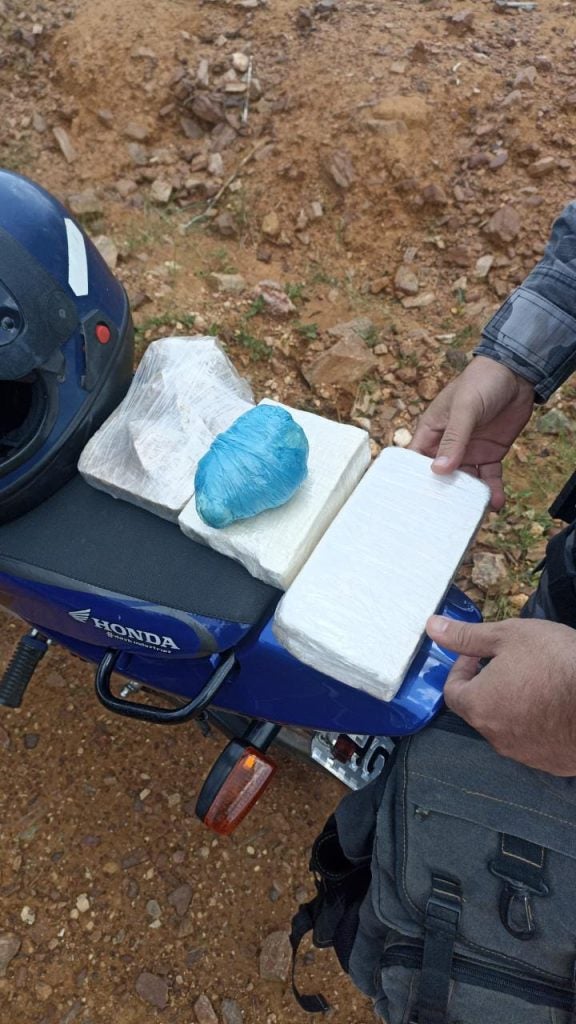 Força Tática do 20º BPM prende suspeito de tráfico com 1.9 kg de cocaína em Paulistana