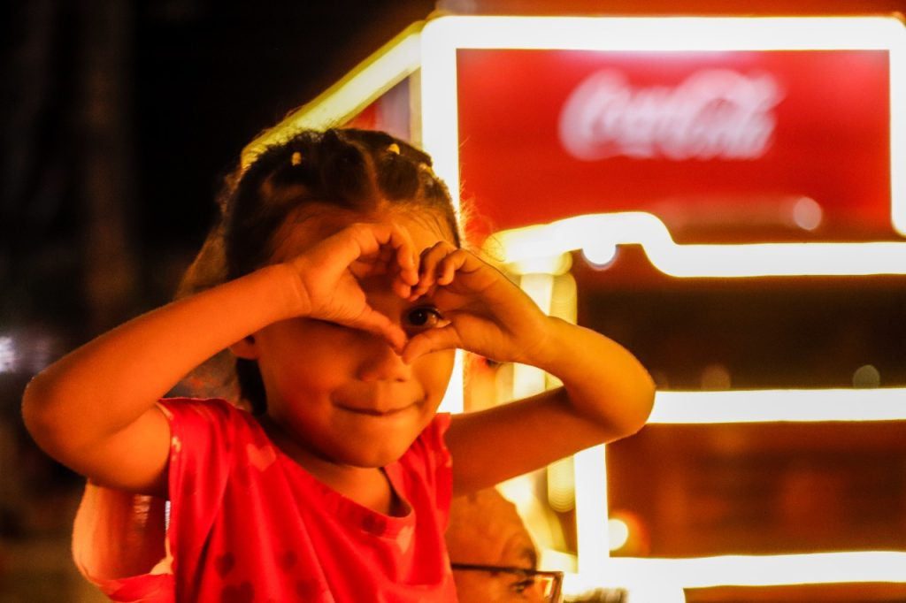 Caminhões iluminados da Caravana de Natal da Coca-Cola chegam em Teresina