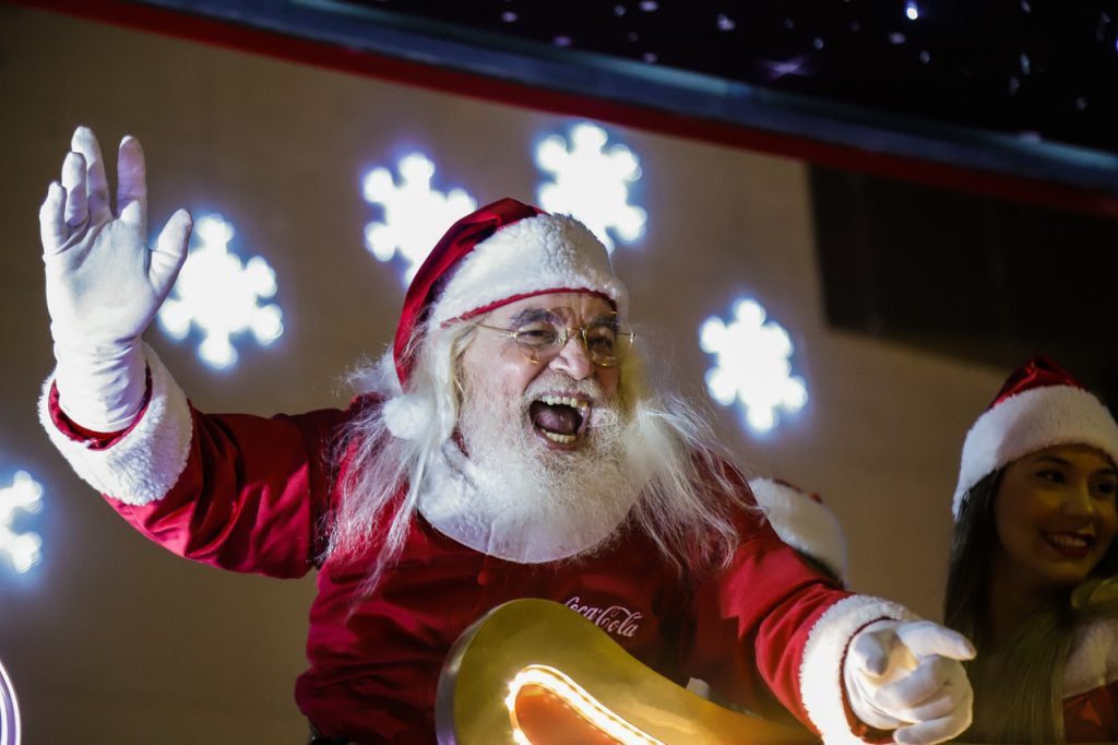 Caminhões iluminados da Caravana de Natal da Coca-Cola chegam em Teresina