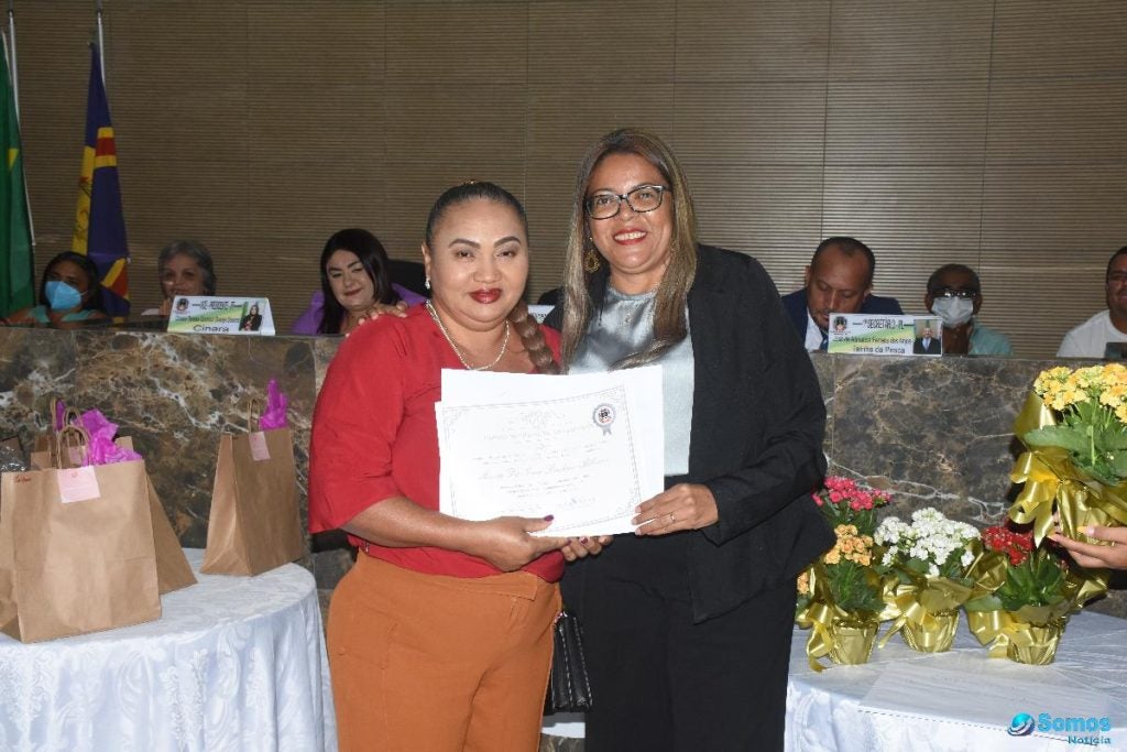 Mulheres empreendedoras de Amarante recebem certificado durante homenagem na Câmara de Vereadores