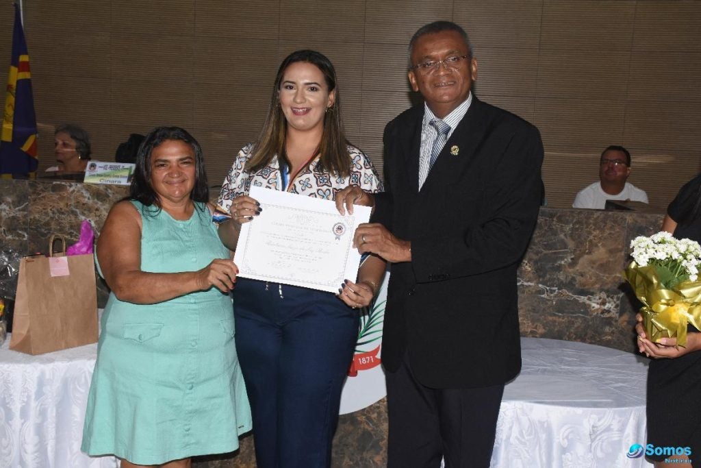 Mulheres empreendedoras de Amarante recebem certificado durante homenagem na Câmara de Vereadores