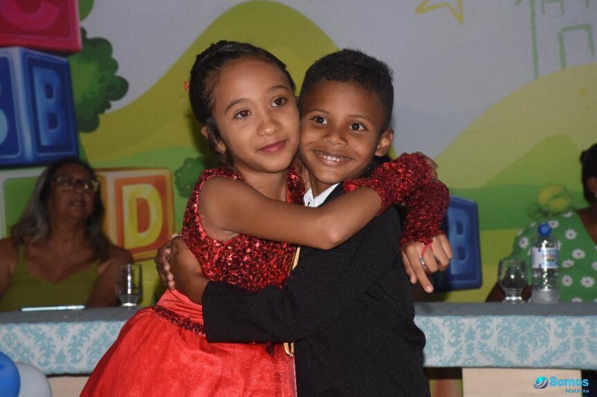 Escola Tia Malena realiza 'Formatura do ABC' em Regeneração