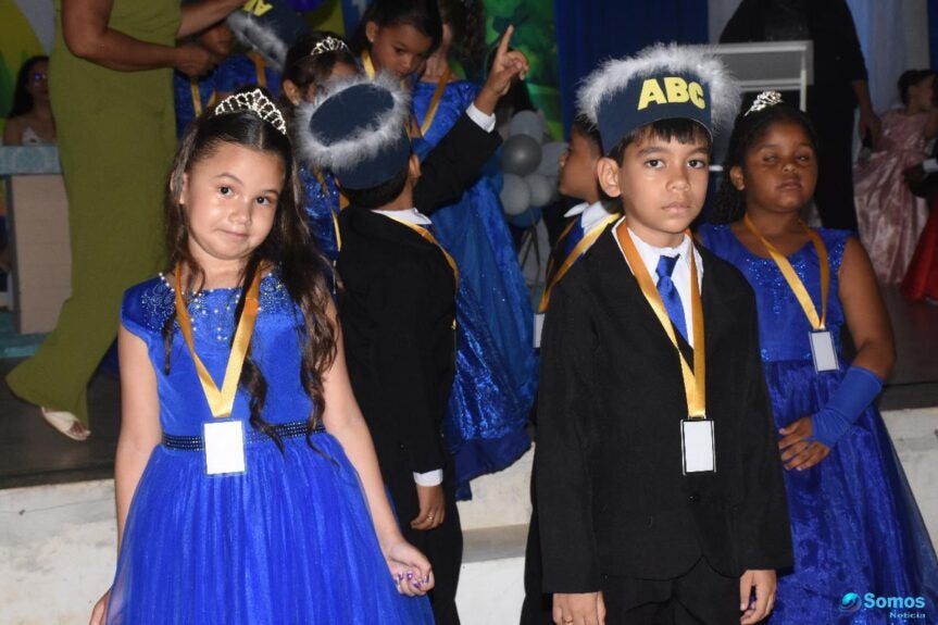 Escola Tia Malena realiza 'Formatura do ABC' em Regeneração