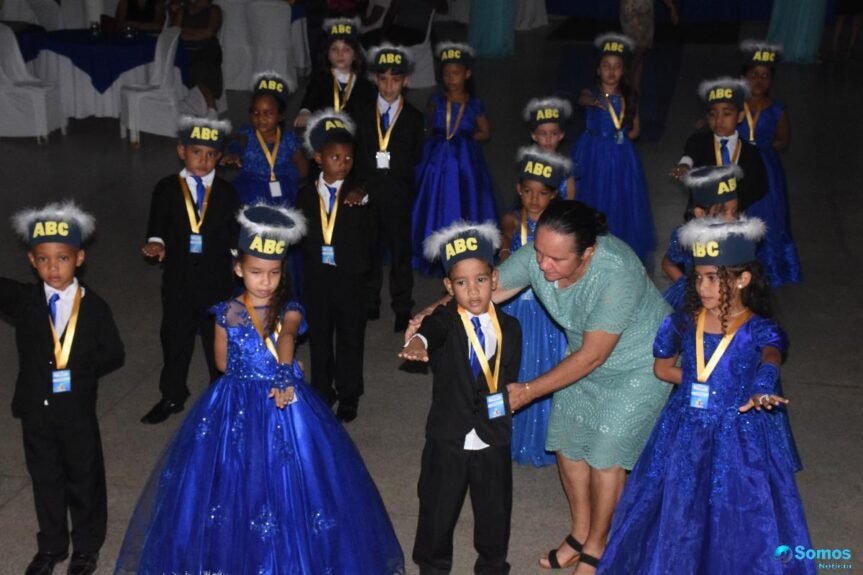 Escola Tia Malena realiza 'Formatura do ABC' em Regeneração