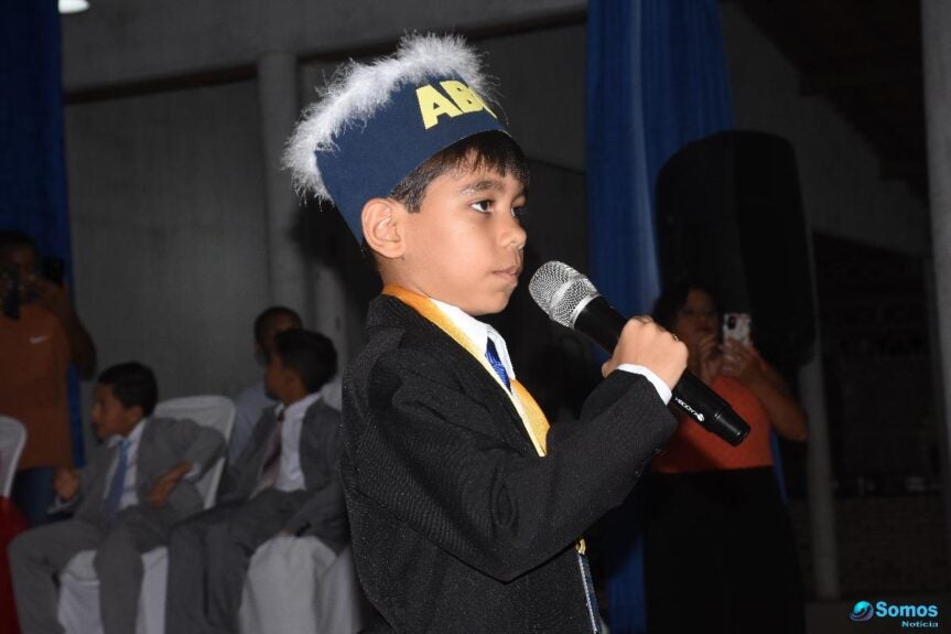 Escola Tia Malena realiza 'Formatura do ABC' em Regeneração