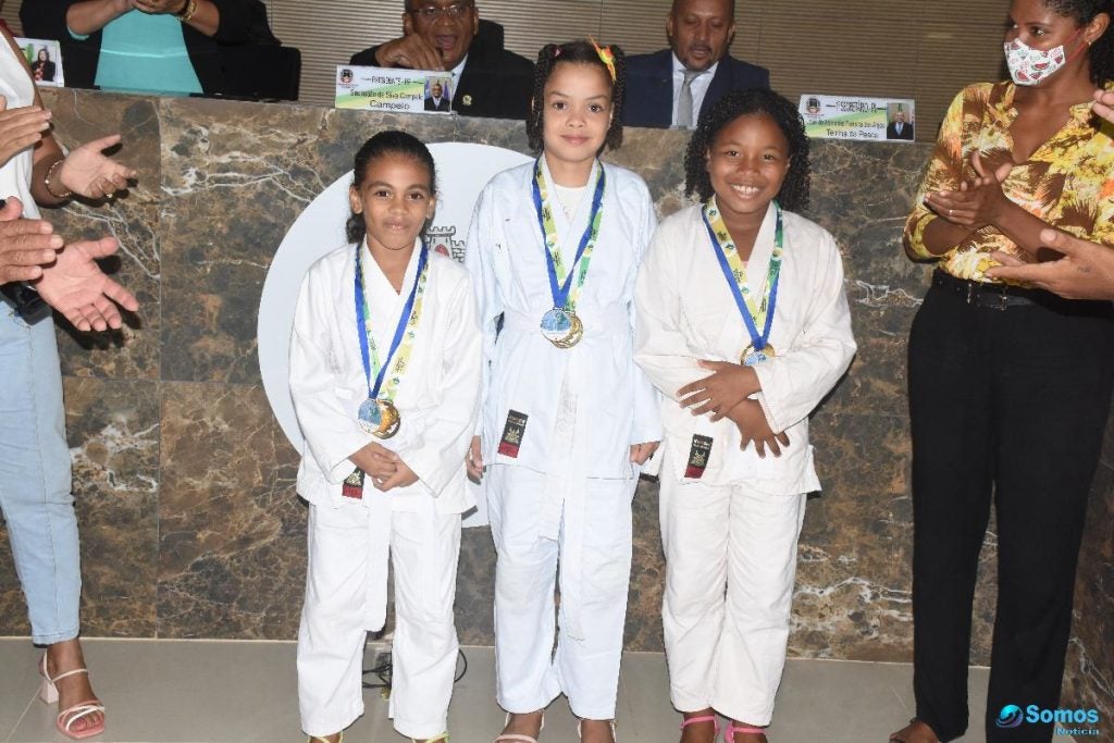 Após medalhas de ouro para Amarante, alunas do projeto Superação recebem homenagem na Câmara de Vereadores