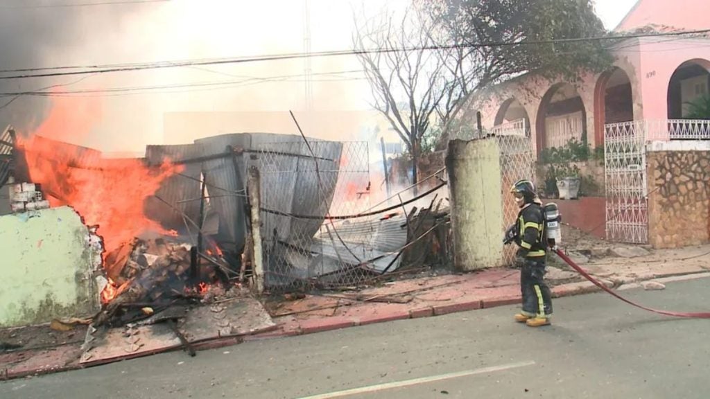 Incêndio destrói loja de móveis estofados no Centro de Teresina