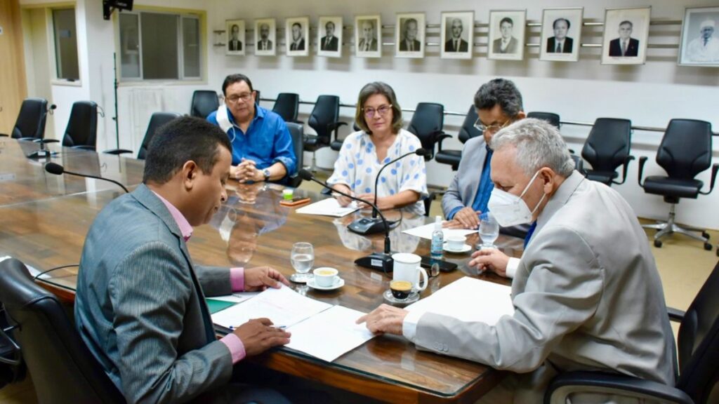 Deputado Dr Francisco articula implantação do curso de Medicina na UFPI de Floriano