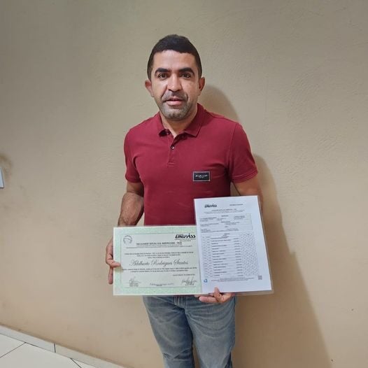 Prefeito Adelbarto Santos conclui curso de Direito na FASS